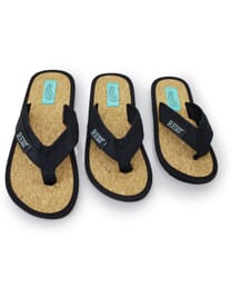 ReUseMe Kinder Flip Flops
Überraschen Sie Ihre kleinen Gäste mit den nachhaltigen ReUseMe Flip-Flops. Erhältlich in 3 Grössen.